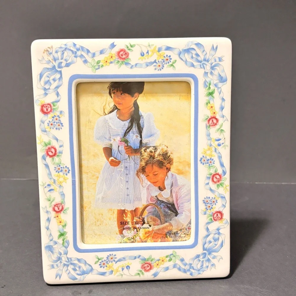 Vtg White Ceramic Floral Ribbon Picture Frame 3.5x5 Cottagecore Blue Bows